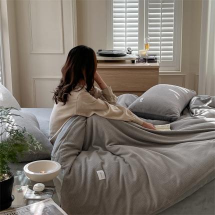 时光里 2022新款全消光230克华夫格绒牛奶绒四件套 米灰