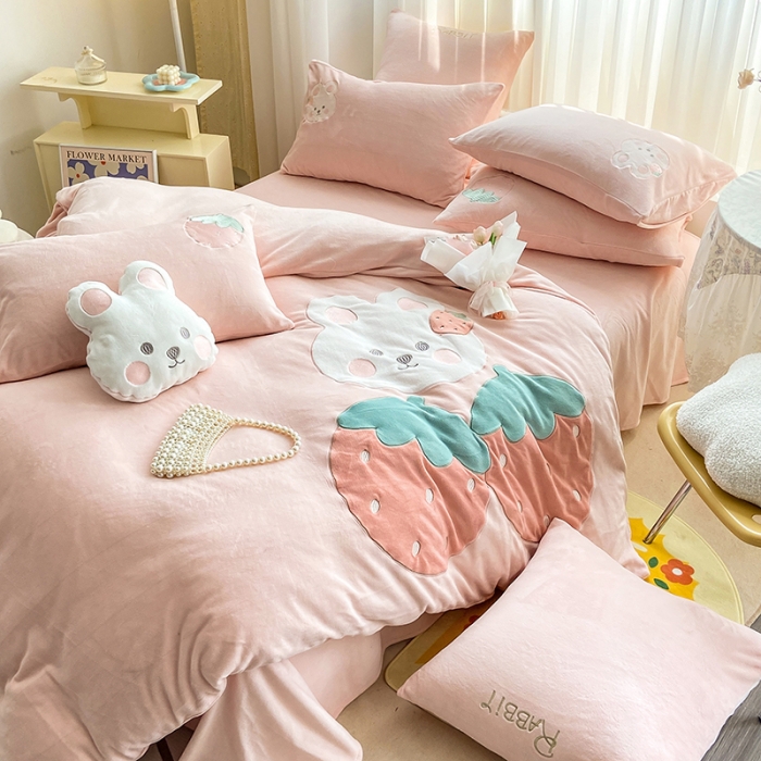 91家纺网 家纺一手货源 找家纺 涵宸2022新款加厚牛奶绒贴布绣系列四件套 牛奶绒-可爱兔