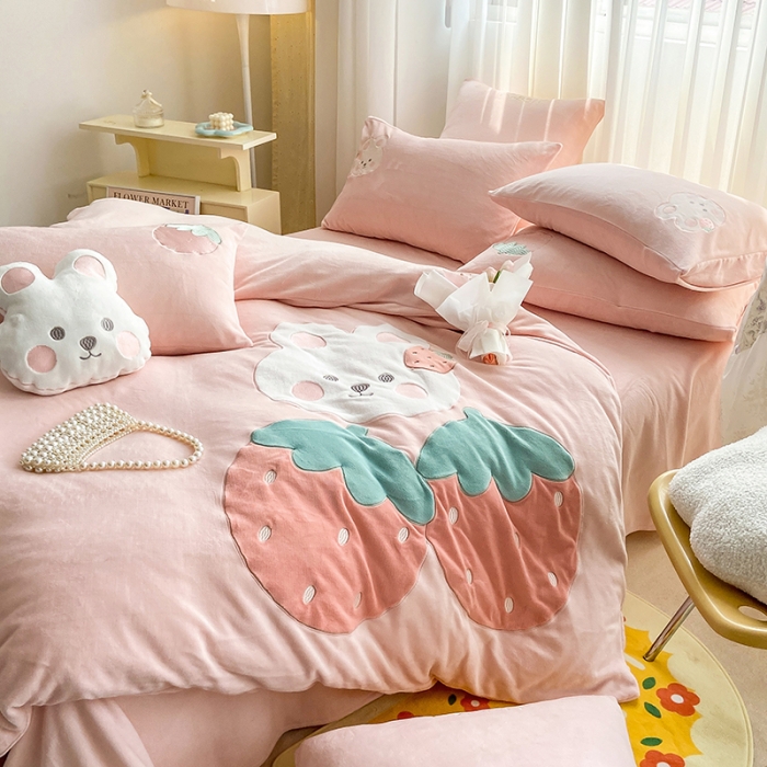 91家纺网 家纺一手货源 找家纺 涵宸2022新款加厚牛奶绒贴布绣系列四件套 牛奶绒-可爱兔