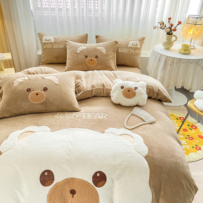 91家纺网 家纺一手货源 找家纺 涵宸2022新款加厚牛奶绒贴布绣系列四件套 牛奶绒-困困熊