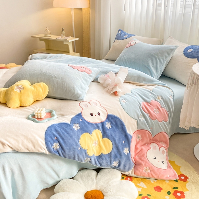 91家纺网 家纺一手货源 找家纺 涵宸2022新款加厚牛奶绒贴布绣系列四件套 牛奶绒-奶思