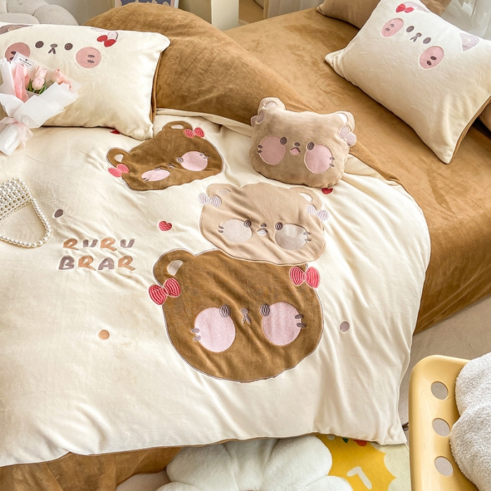 91家纺网 家纺一手货源 找家纺 涵宸2022新款加厚牛奶绒贴布绣系列四件套 牛奶绒-三只熊