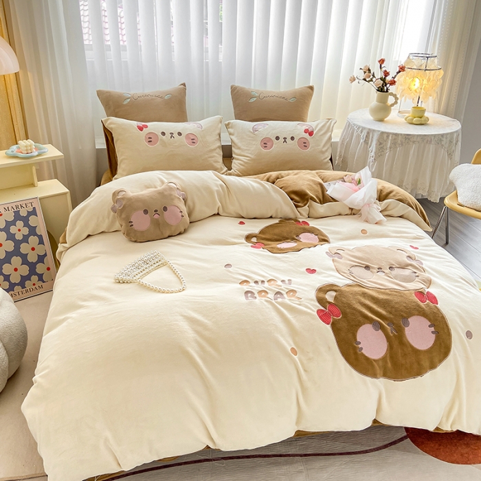 91家纺网 家纺一手货源 找家纺 涵宸2022新款加厚牛奶绒贴布绣系列四件套 牛奶绒-三只熊