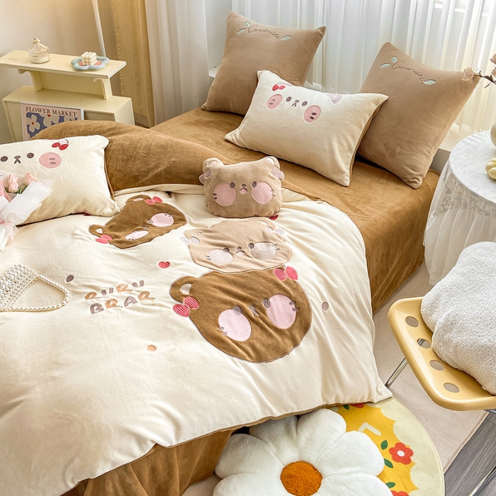 91家纺网 家纺一手货源 找家纺 涵宸2022新款加厚牛奶绒贴布绣系列四件套 牛奶绒-三只熊