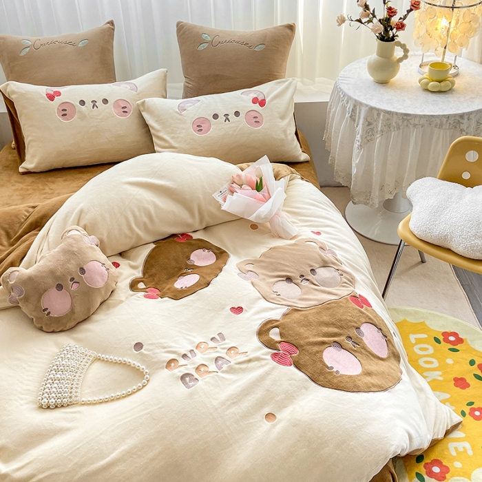 91家纺网 家纺一手货源 找家纺 涵宸2022新款加厚牛奶绒贴布绣系列四件套 牛奶绒-三只熊