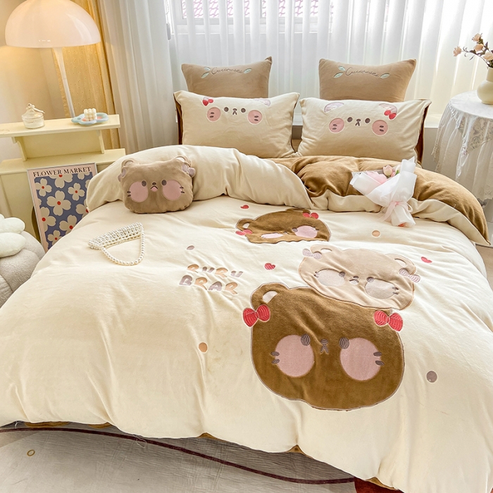 91家纺网 家纺一手货源 找家纺 涵宸2022新款加厚牛奶绒贴布绣系列四件套 牛奶绒-三只熊
