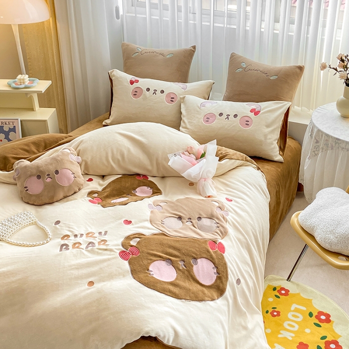 91家纺网 家纺一手货源 找家纺 涵宸2022新款加厚牛奶绒贴布绣系列四件套 牛奶绒-三只熊