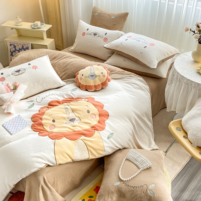 91家纺网 家纺一手货源 找家纺 涵宸2022新款加厚牛奶绒贴布绣系列四件套 牛奶绒-狮子王