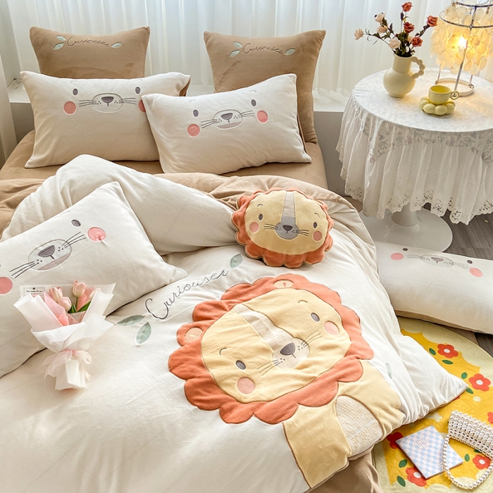 91家纺网 家纺一手货源 找家纺 涵宸2022新款加厚牛奶绒贴布绣系列四件套 牛奶绒-狮子王