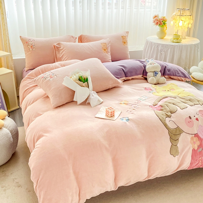 91家纺网 家纺一手货源 找家纺 涵宸2022新款加厚牛奶绒贴布绣系列四件套 牛奶绒-童真女孩