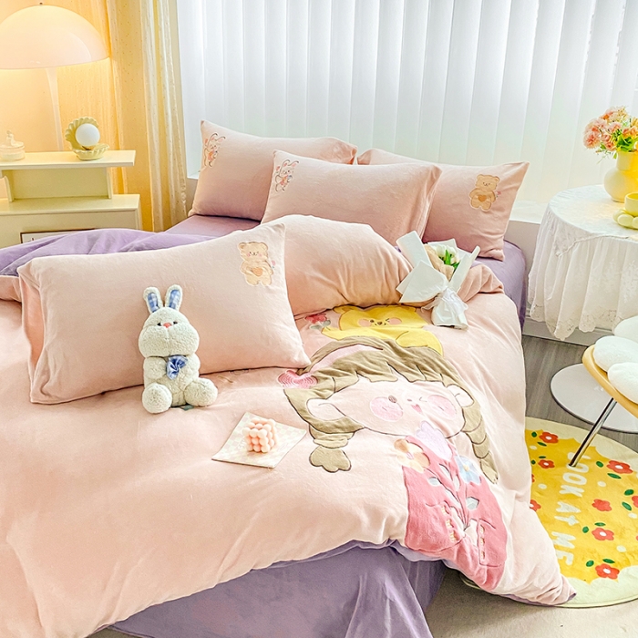 91家纺网 家纺一手货源 找家纺 涵宸2022新款加厚牛奶绒贴布绣系列四件套 牛奶绒-童真女孩