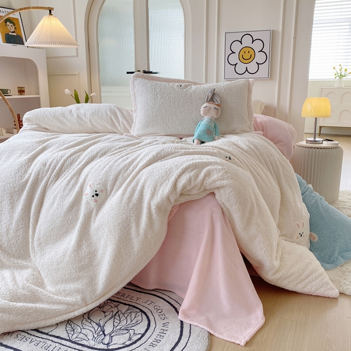 91家纺网 家纺一手货源 找家纺 （总）一米阳光 2022新款绣花泰迪绒系列四件套