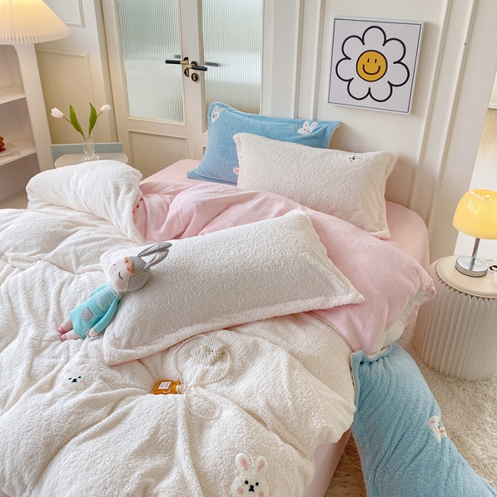 91家纺网 家纺一手货源 找家纺 （总）一米阳光 2022新款绣花泰迪绒系列四件套