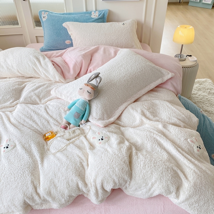 91家纺网 家纺一手货源 找家纺 （总）一米阳光 2022新款绣花泰迪绒系列四件套