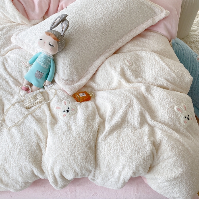 91家纺网 家纺一手货源 找家纺 （总）一米阳光 2022新款绣花泰迪绒系列四件套