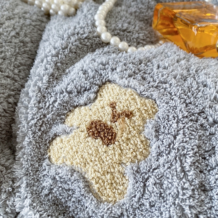 91家纺网 家纺一手货源 找家纺 一米阳光 2022新款绣花泰迪绒系列四件套 可爱熊