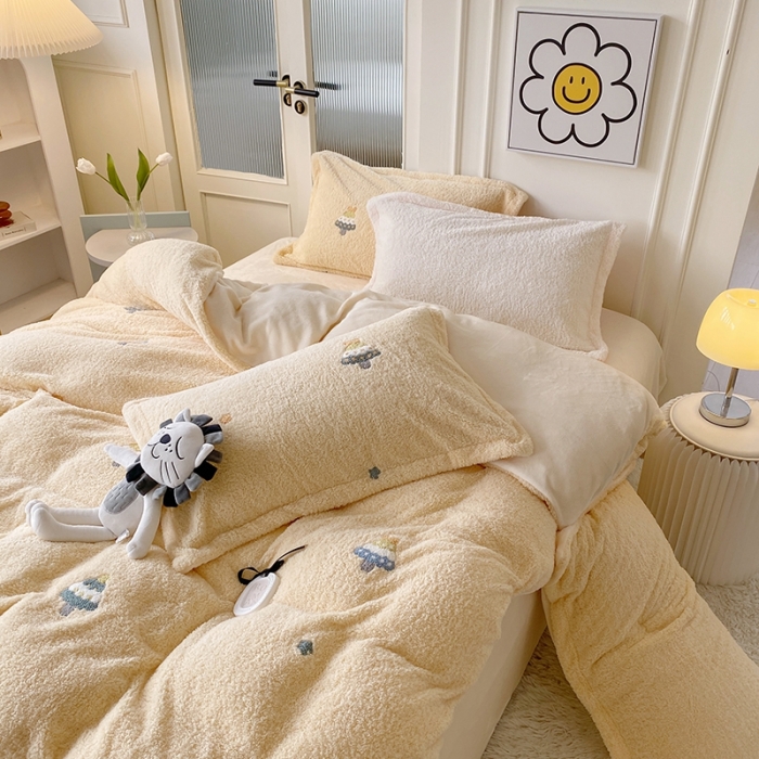 91家纺网 家纺一手货源 找家纺 一米阳光 2022新款绣花泰迪绒系列四件套 小树苗