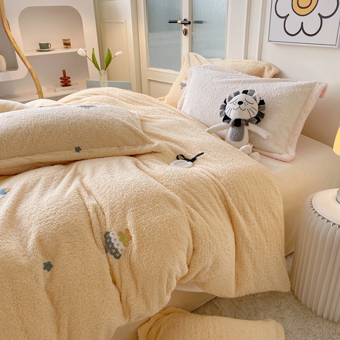 91家纺网 家纺一手货源 找家纺 一米阳光 2022新款绣花泰迪绒系列四件套 小树苗