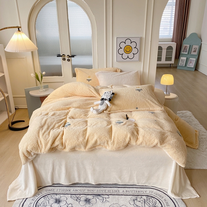 91家纺网 家纺一手货源 找家纺 一米阳光 2022新款绣花泰迪绒系列四件套 小树苗