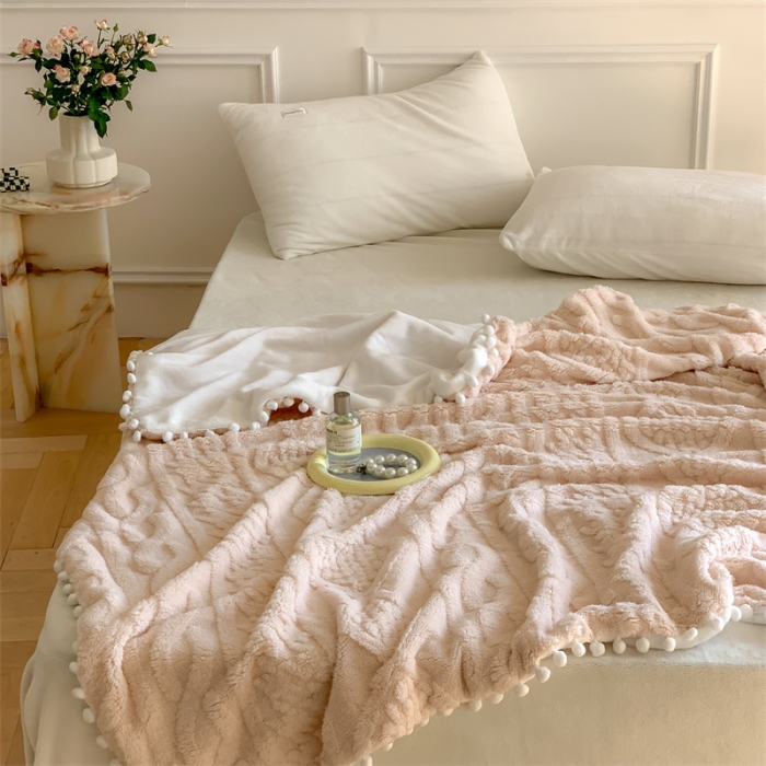 91家纺网 家纺一手货源 找家纺 洋铭区 2022新款a版舒棉绒b版牛奶绒毯子-糖豆系列 糖豆奶白