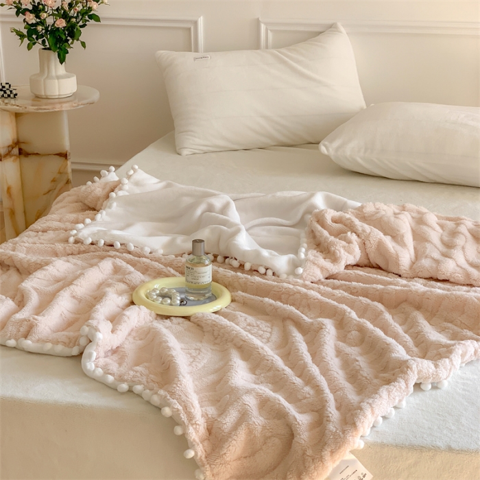 91家纺网 家纺一手货源 找家纺 洋铭区 2022新款a版舒棉绒b版牛奶绒毯子-糖豆系列 糖豆奶白