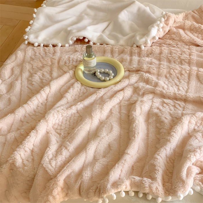 91家纺网 家纺一手货源 找家纺 洋铭区 2022新款a版舒棉绒b版牛奶绒毯子-糖豆系列 糖豆奶白