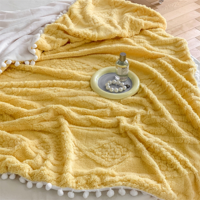 91家纺网 家纺一手货源 找家纺 洋铭区 2022新款a版舒棉绒b版牛奶绒毯子-糖豆系列 糖豆嫩黄