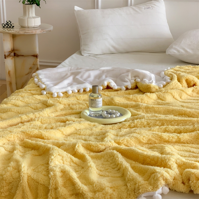 91家纺网 家纺一手货源 找家纺 洋铭区 2022新款a版舒棉绒b版牛奶绒毯子-糖豆系列 糖豆嫩黄