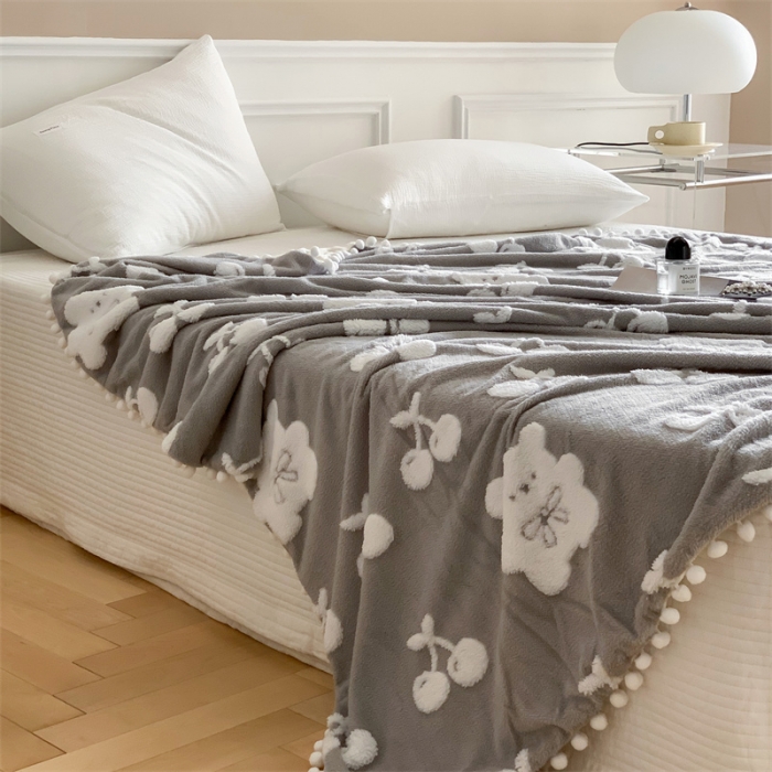 91家纺网 家纺一手货源 找家纺 洋铭区 2022新款a版舒棉绒b版牛奶绒毯子-樱桃小熊 樱桃小熊灰
