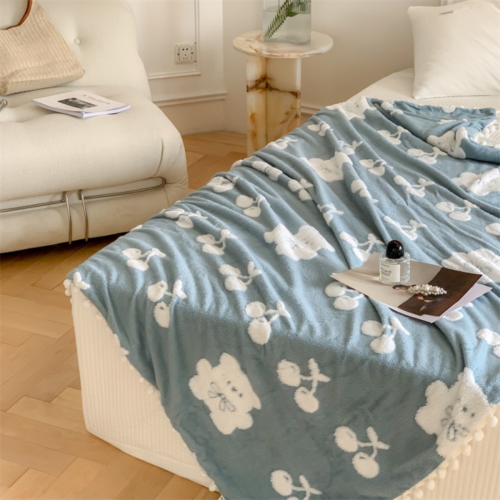 91家纺网 家纺一手货源 找家纺 洋铭区 2022新款a版舒棉绒b版牛奶绒毯子-樱桃小熊 樱桃小熊蓝