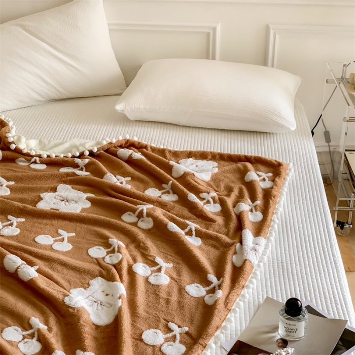 91家纺网 家纺一手货源 找家纺 洋铭区 2022新款a版舒棉绒b版牛奶绒毯子-樱桃小熊 樱桃小熊棕