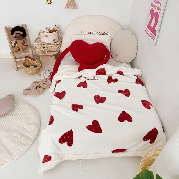 91家纺网 家纺一手货源 找家纺 航途席业 2023新款软绵绵牛奶绒羊羔绒毛毯 爱心红