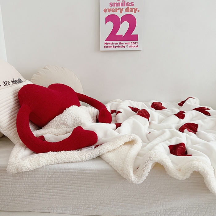 91家纺网 家纺一手货源 找家纺 航途席业 2023新款软绵绵牛奶绒羊羔绒毛毯 爱心红