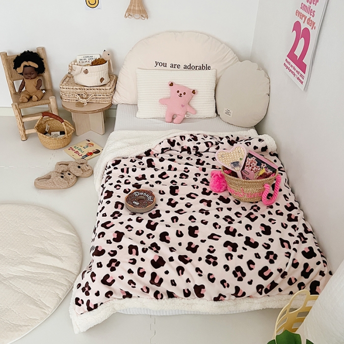 91家纺网 家纺一手货源 找家纺 航途席业 2023新款软绵绵牛奶绒羊羔绒毛毯 粉豹纹