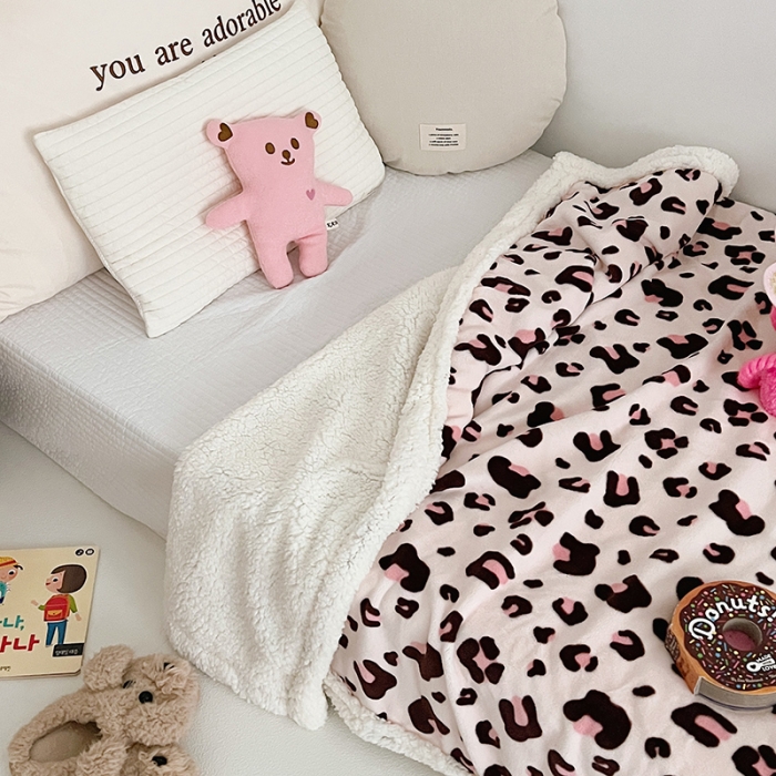 91家纺网 家纺一手货源 找家纺 航途席业 2023新款软绵绵牛奶绒羊羔绒毛毯 粉豹纹