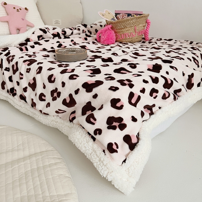 91家纺网 家纺一手货源 找家纺 航途席业 2023新款软绵绵牛奶绒羊羔绒毛毯 粉豹纹