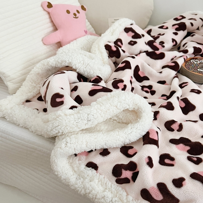 91家纺网 家纺一手货源 找家纺 航途席业 2023新款软绵绵牛奶绒羊羔绒毛毯 粉豹纹