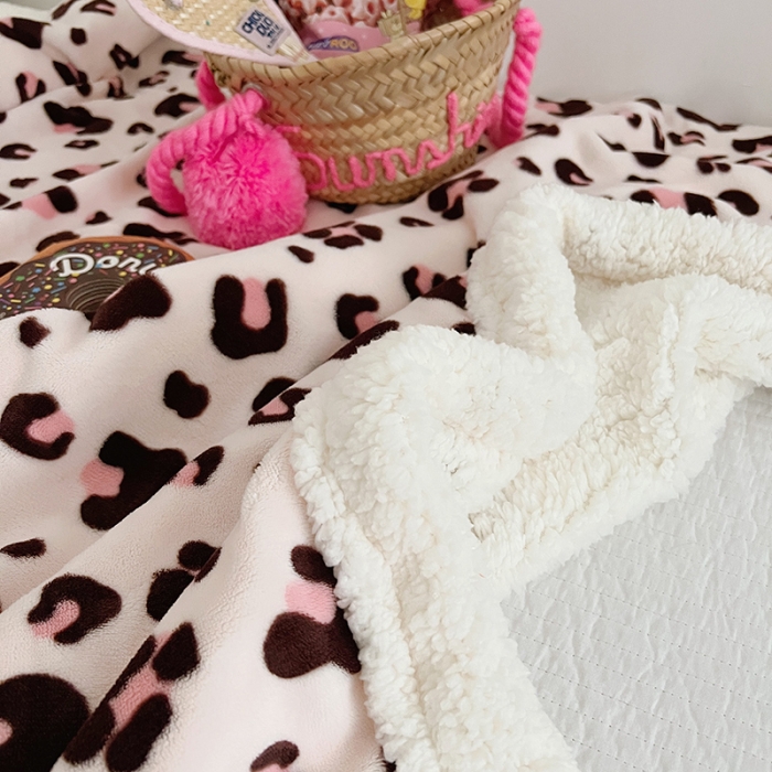 91家纺网 家纺一手货源 找家纺 航途席业 2023新款软绵绵牛奶绒羊羔绒毛毯 粉豹纹