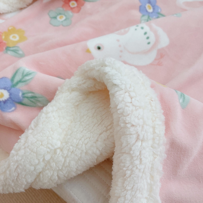 91家纺网 家纺一手货源 找家纺 航途席业 2023新款软绵绵牛奶绒羊羔绒毛毯 花小兔粉