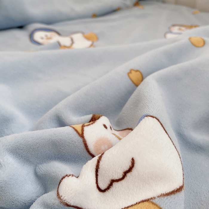 91家纺网 家纺一手货源 找家纺 航途席业 2023新款软绵绵牛奶绒羊羔绒毛毯 蓝鸭子