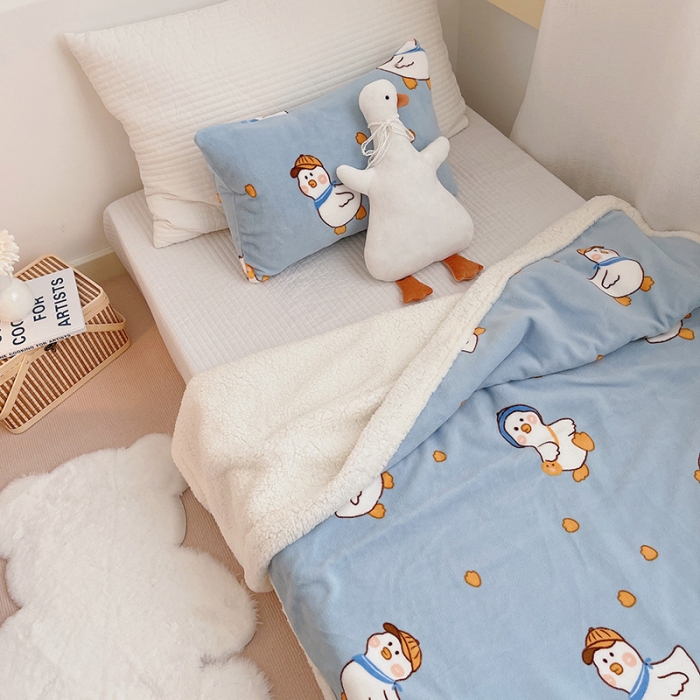 91家纺网 家纺一手货源 找家纺 航途席业 2023新款软绵绵牛奶绒羊羔绒毛毯 蓝鸭子