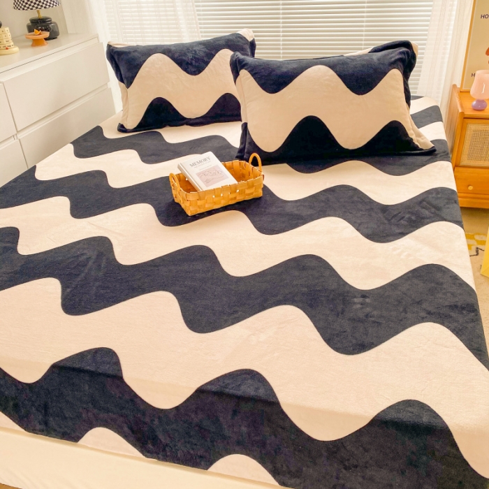 91家纺网 家纺一手货源 找家纺 佰亿莱 2024新款 直播爆款高克重牛奶绒床笠三件套 波浪纹