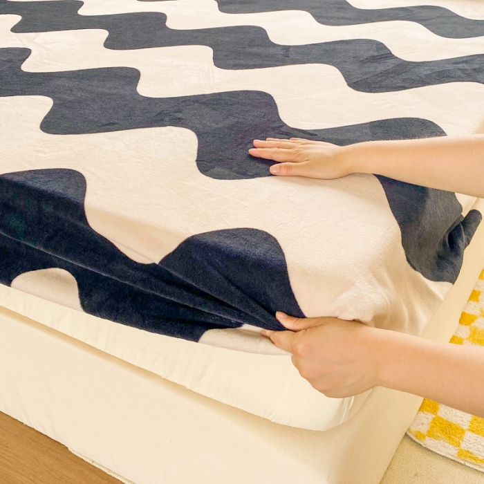 91家纺网 家纺一手货源 找家纺 佰亿莱 2024新款 直播爆款高克重牛奶绒床笠三件套 波浪纹