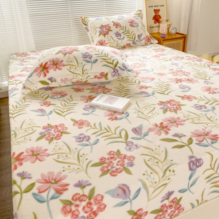 91家纺网 家纺一手货源 找家纺 佰亿莱 2024新款 直播爆款高克重牛奶绒床笠三件套 粉妆