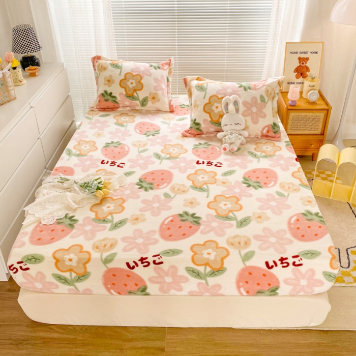 91家纺网 家纺一手货源 找家纺 佰亿莱 2024新款 直播爆款高克重牛奶绒床笠三件套 草莓乐园