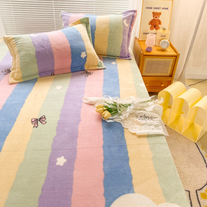 91家纺网 家纺一手货源 找家纺 佰亿莱 2024新款 直播爆款高克重牛奶绒床笠三件套 彩虹蝴蝶结