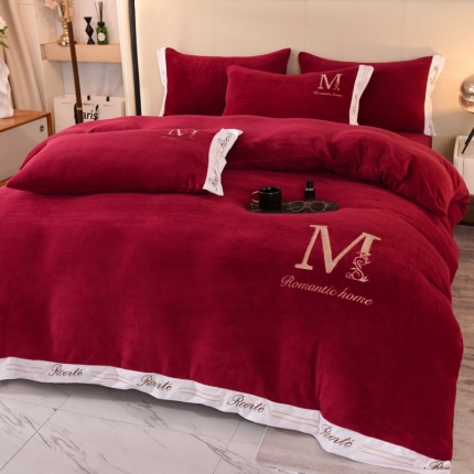 91家纺网 家纺一手货源 找家纺 总大米家居2023新款高克重牛奶宽边绒刺绣四件套-罗曼蒂克