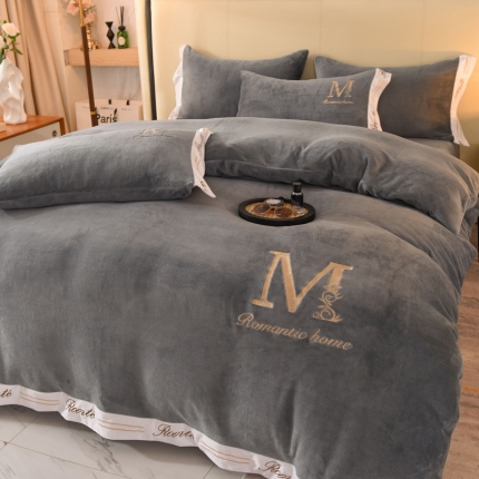 91家纺网 家纺一手货源 找家纺 总大米家居2023新款高克重牛奶宽边绒刺绣四件套-罗曼蒂克