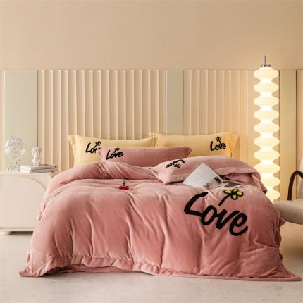 91家纺网 家纺一手货源 找家纺 （总）名品优仓2022新款牛奶绒230克毛巾绣四件套LOVE