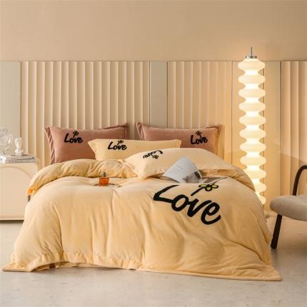 91家纺网 家纺一手货源 找家纺 名品优仓 2022新款牛奶绒230克毛巾绣四件套LOVE暖黄